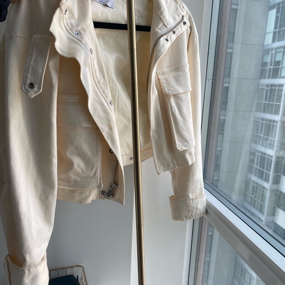 COPY - TNA CREAM CARGO JACKET - Picture 4 of 4